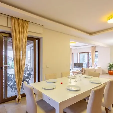 Gocek'te Deniz Ve Orman Manzarali 4+2 Emir *